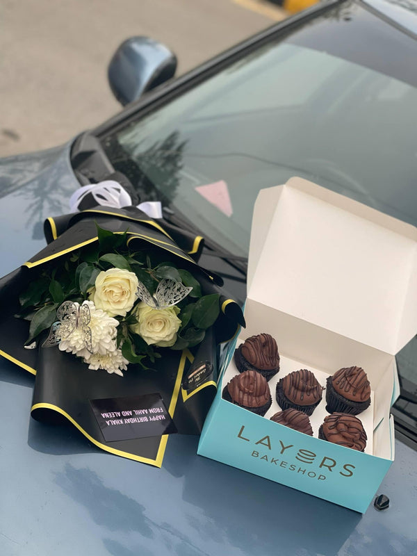 Cupcake Delight Combo with Mini Bouquet