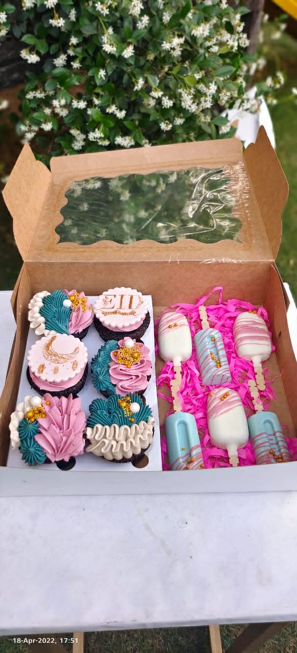 Eid Delight Cupcakes & Cake Sicles Platter 🌙🧁✨