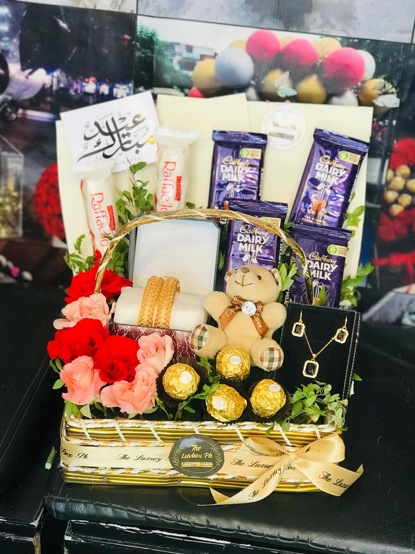 Eid Elegance Luxe Gift Basket 🌙💝🌸