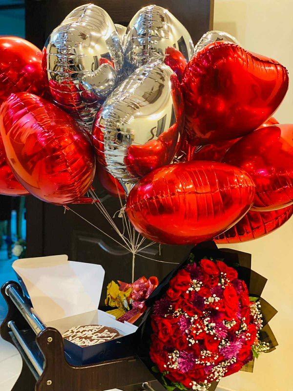 Grande Amour ❤️ Luxury Combo – Oversized Red Rose Bouquet, Balloons & Chocolate Cake