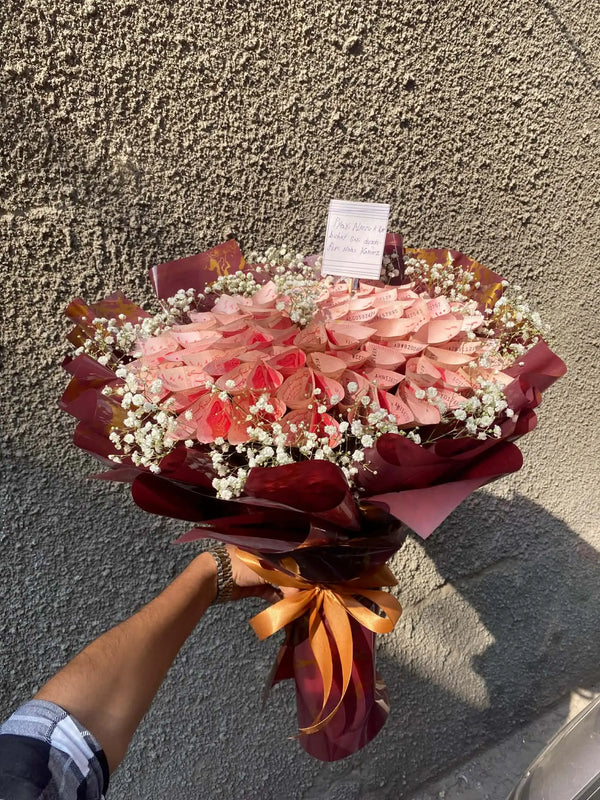 Golden Gesture 💸 Luxe Rs. 10,000 Cash & Floral Bouquet