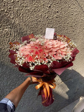 Golden Gesture 💸 Luxe Rs. 10,000 Cash & Floral Bouquet