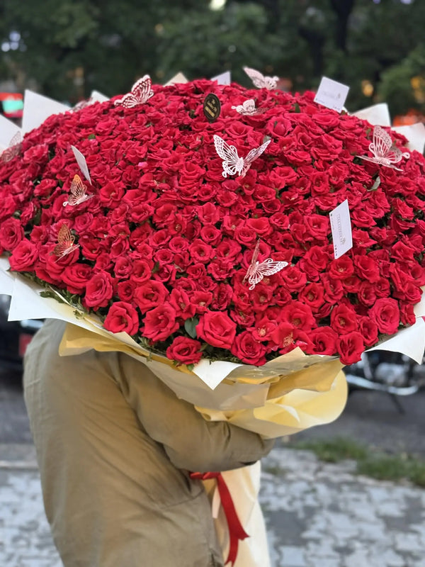 Eternal Grandeur 👑 Ultra-Luxury 1000 Rose Signature Bouquet