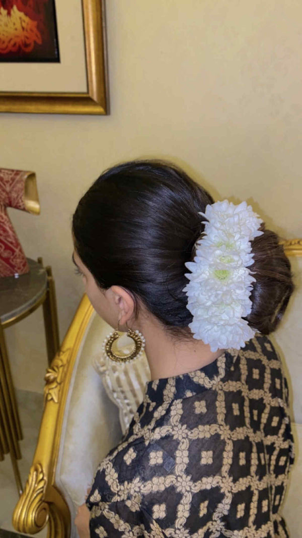 Classic White Chrysanthemum Hair Gajra